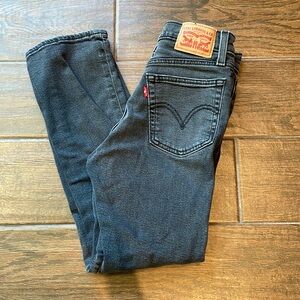 Black Levi jeans straight leg
